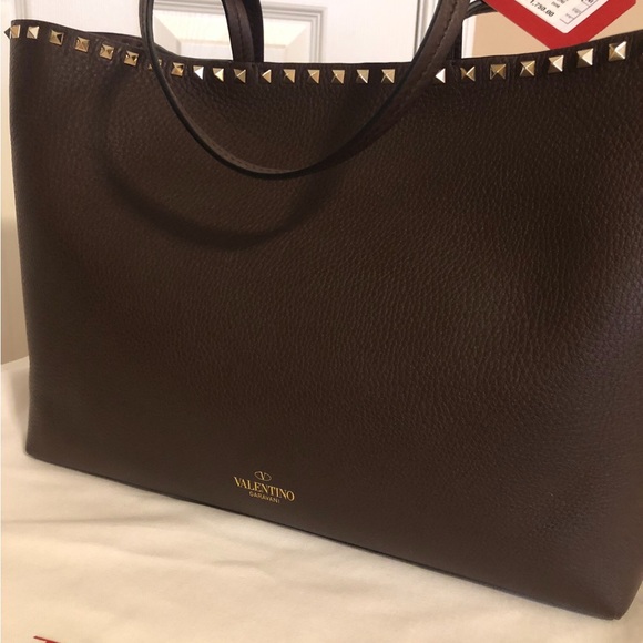 *NO LONGER FOR SALE* NEW VALENTINO Rock-stud tote bag chocolate brown. - Picture 4 of 8